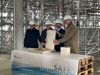 Grundsteinlegung f&uuml;r den Institutsneubau des Fraunhofer IKS